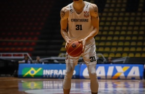 Robinson, ala do Timo, em ao contra o Mogi Basquete nesta tera