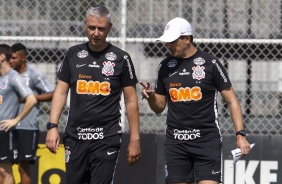 Tiago Nunes e Evandro Fornari no gramado do CT Joaquim Grava