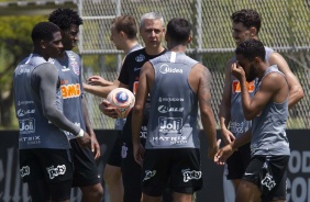 Tiago Nunes orienta Gil, Yony González, Camacho, Everaldo e Danilo Avelar