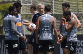 Tiago Nunes orienta Gil, Yony Gonzlez, Camacho, Everaldo e Danilo Avelar