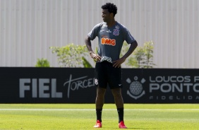 Zagueiro Gil durante treino desta quarta-feira no CT