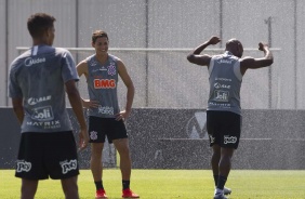 Mateus Vital e Vagner Love durante treino desta sexta-feira de manhã