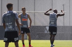 Mateus Vital e Vagner Love durante treino desta sexta-feira de manh