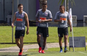 Mateus Vital, Pedrinho e Janderson caminham no CT Joaquim Grava