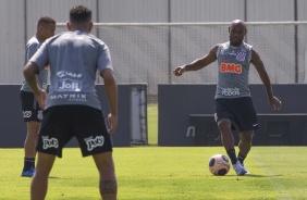 Vagner Love durante treino desta sexta no CT