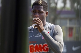 Yony González, atacante do Corinthians, em treino no CT Joaquim Grava