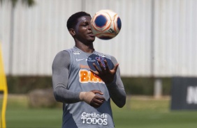 Yony González durante treino desta sexta de manhã no CT