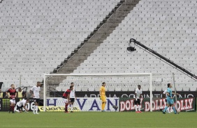 Campo de defesa do Corinthians, sem a Fiel, durante a partida contra o Ituano