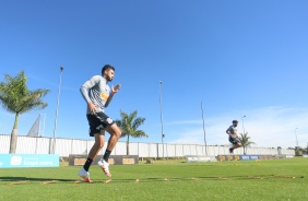 No CT Joaquim Grava, Corinthians faz treino