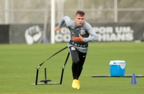 Lucas Piton no treinamento desta segunda-feira no CT