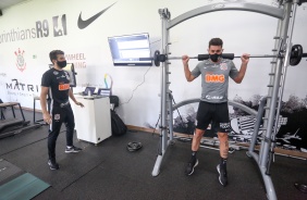 Danilo Avelar no CT Joaquim Grava em dia de testes físico