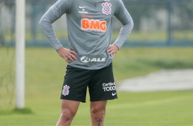 Danilo Avelar no treino desta quinta-feira no CT