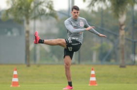 Danilo Avelar no treino desta sexta-feira no CT Joaquim Grava