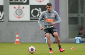 Danilo Avelar no treino desta sexta-feira no CT Joaquim Grava