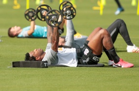 Jogadores no treino desta quinta-feira no CT