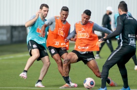 Jogadores no treino desta quinta-feira no CT