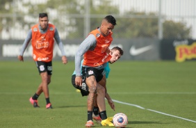 Jogadores no treino desta quinta-feira no CT