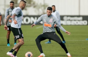 Jogadores no treino desta quinta-feira no CT