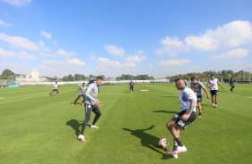 Jogadores no treino desta quinta-feira no CT
