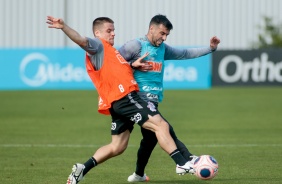 Jogadores no treino desta quinta-feira no CT