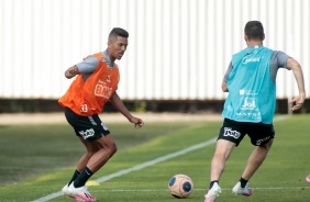 Jogadores no treino desta quinta-feira no CT