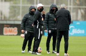 Jogadores no treino desta sexta-feira no CT Joaquim Grava