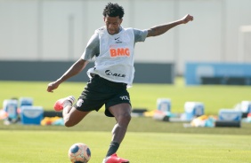 Gil  no treino na manh desta segunda-feira 06 no CT Joaquim Grava