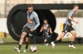 Luan no treino na manh desta segunda-feira 06 no CT Joaquim Grava