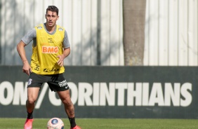 Danilo Avelar no treino desta quarta-feira no CT