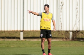Danilo Avelar no treino desta quarta-feira no CT