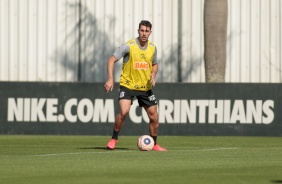 Danilo Avelar no treino desta quarta-feira no CT