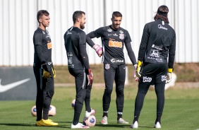 Goleiros do Corinthians no treino desta quarta-feira no CT