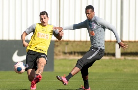 J e Danilo Avelar no treino desta quarta-feira no CT