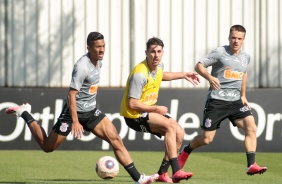 Jogadores no treino desta quarta-feira no CT