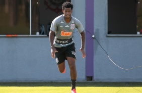 Gil no treino da manh desta segunda-feira (13), no CT Dr. Joaquim Grava