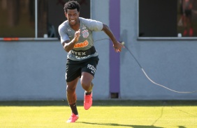 Gil no treino da manh desta segunda-feira (13), no CT Dr. Joaquim Grava