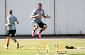 Jogadores no treino da manh desta segunda-feira (13), no CT Dr. Joaquim Grava