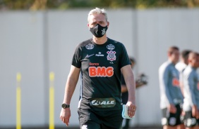Tiago Nunes no treino da manh desta segunda-feira (13), no CT Dr. Joaquim Grava