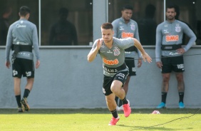 Jogadores na atividade da manh deste sbado (18), no CT Dr. Joaquim Grava