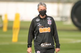 Tiago Nunes na atividade da manh deste sbado (18), no CT Dr. Joaquim Grava