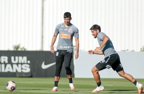 Camacho e Bruno Mndez no ltimo treino do Corinthians antes do Drbi desta quarta-feira
