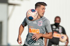 Danilo Avelar no ltimo treino do Corinthians antes do Drbi desta quarta-feira