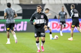 Fagner no aquecimento para o jogo contra o Palmeiras, na Arena Corinthians