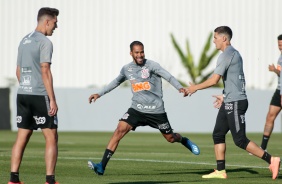 Jogadores no ltimo treino do Corinthians antes do Drbi desta quarta-feira