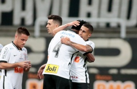 Gil comemora gol no jogo contra o Palmeiras, na Arena Corinthians, pela volta do Paulisto