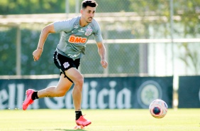 Avelar no treino desta sexta-feira no CT Joaquim Grava