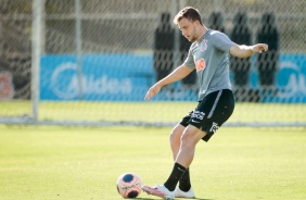 Carlos Augusto no treino desta sexta-feira no CT Joaquim Grava