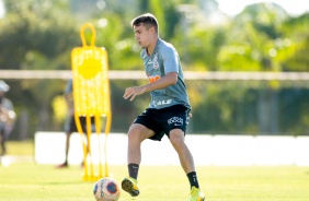 Lateral Piton no treino desta sexta-feira no CT Joaquim Grava