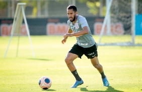 Meia Everaldo no treino desta sexta-feira no CT Joaquim Grava