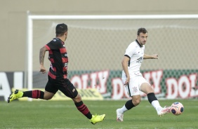 Carlos Augusto em ação contra o Oeste pela última rodada da primeira fase do Campeonato Paulista